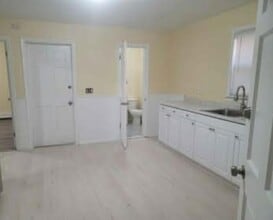 Building Photo - 357 Poplar St