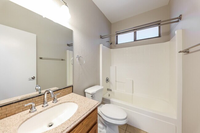 Building Photo - 3556 W Warren Ln