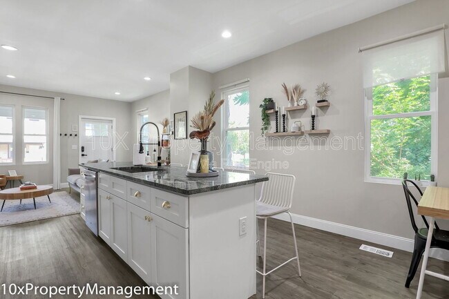 Building Photo - 566 Kimball Pl