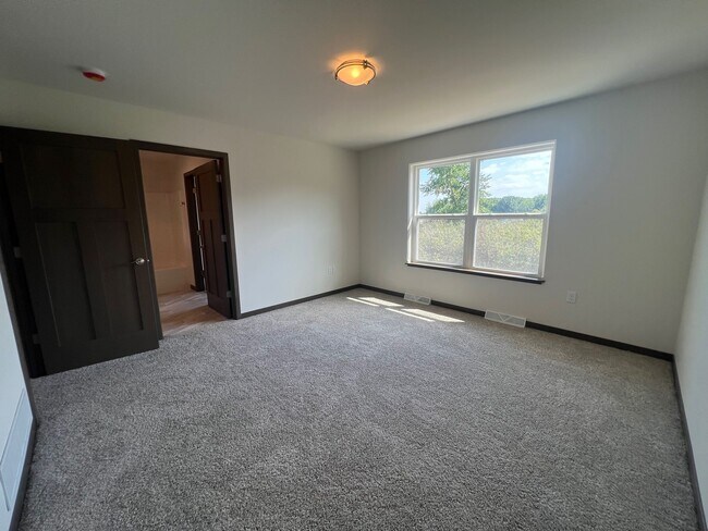 Building Photo - 1610 Eastside Cir