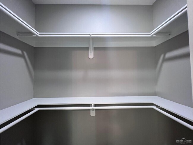 Building Photo - 25 Red Bud Dr