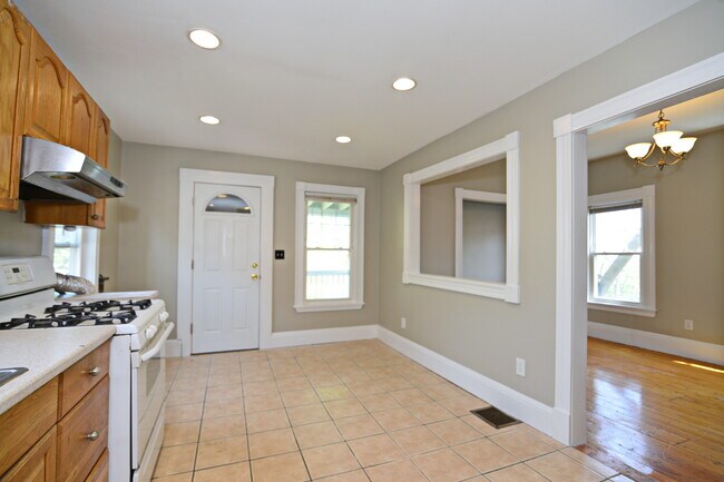 Building Photo - 75 Munroe St