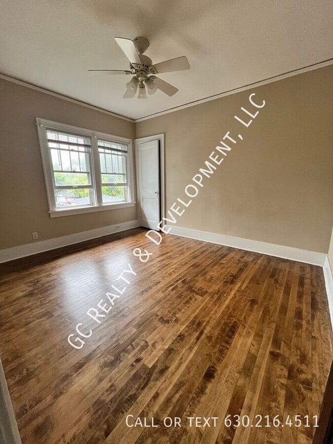Building Photo - 337 S Maple St
