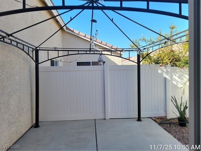 Building Photo - 8615 Little Fox St