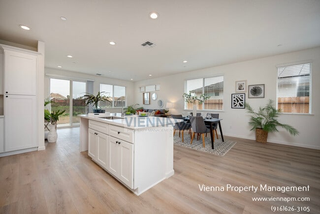 Building Photo - 551 Fox Hunt Wy