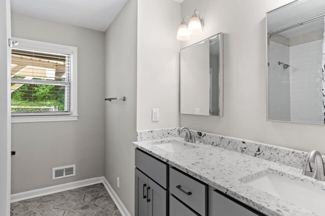 Building Photo - Introducing a newly renovated 3 bedroom, 2...