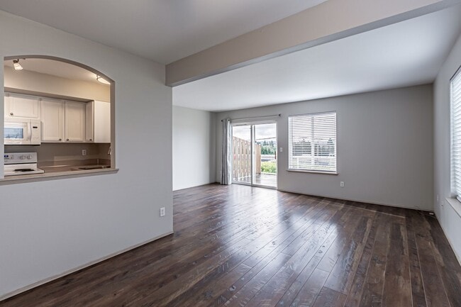 Building Photo - Wonderful Townhome in Browns Point with VI...