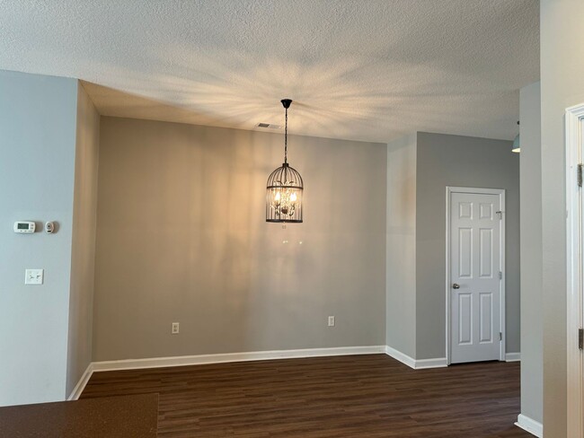 Building Photo - Renovated Townhome in Live Oak.  Available mid January.