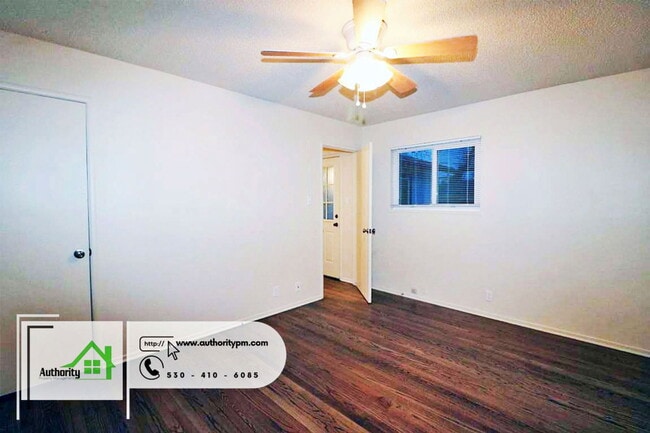 Building Photo - 1635 Mesa St