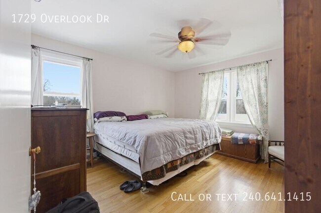 Building Photo - 1729 Overlook Dr