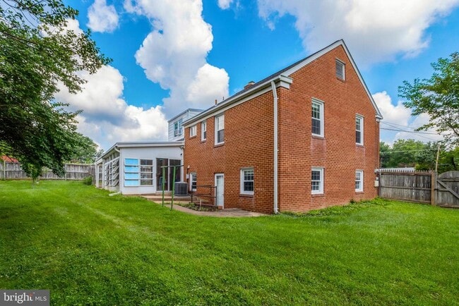 Building Photo - 7623 Arlen St
