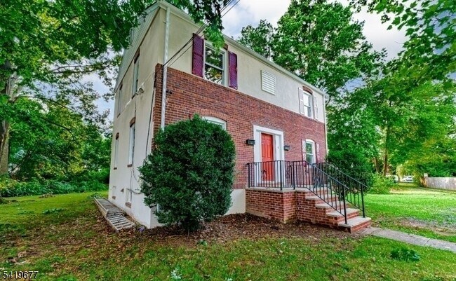 Building Photo - 6 Armstrong St