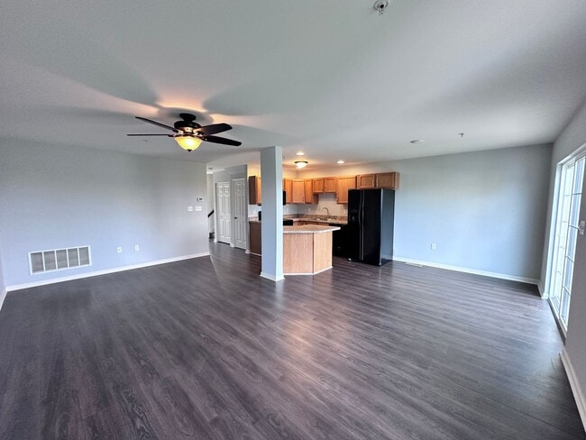 Building Photo - Charming 3 Bedroom Townhome in Palmyra