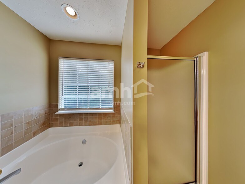 Building Photo - 2766 Lake Park Rdg E