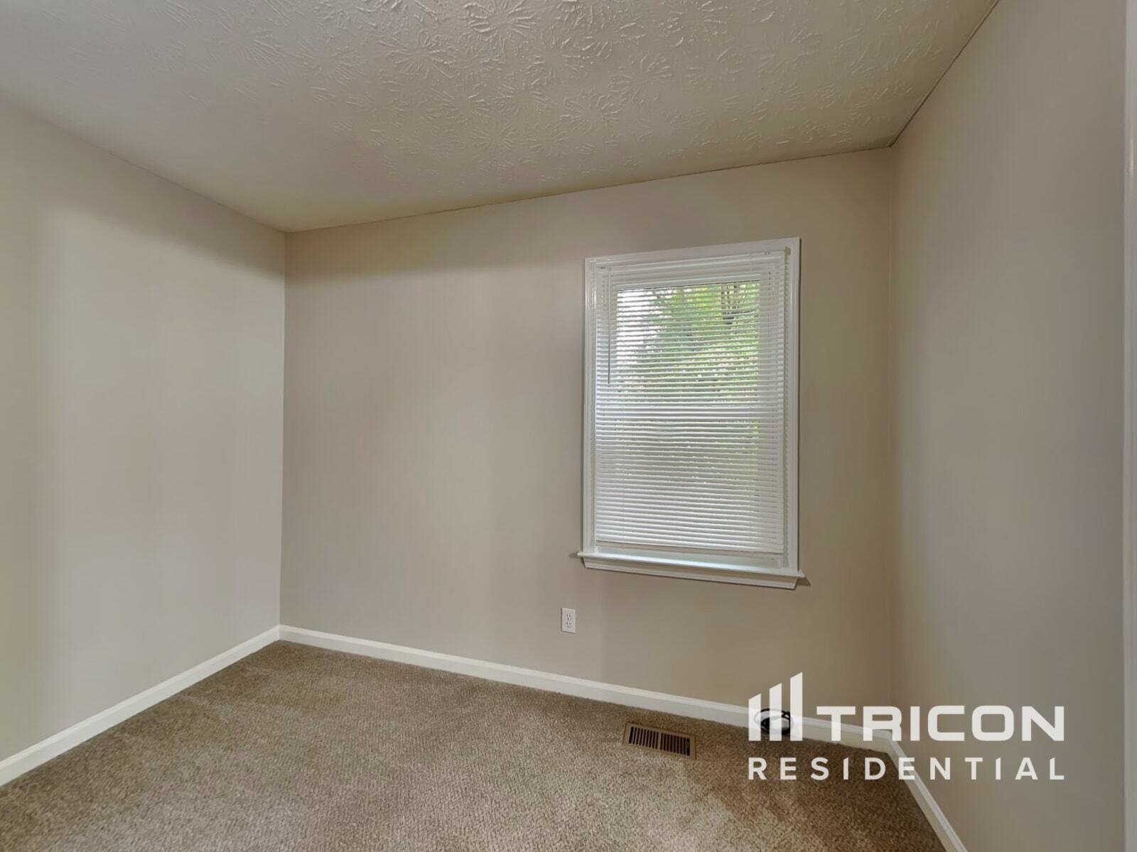 Building Photo - 1925 Sidneys Cove