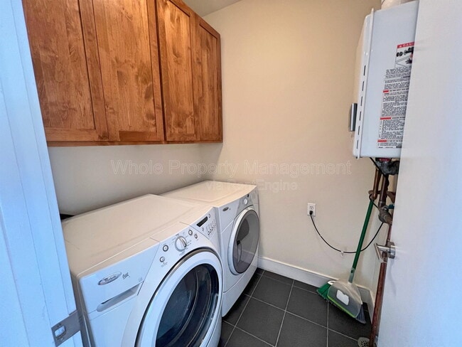 Building Photo - 2403 Bryant St