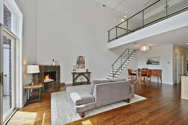 Building Photo - 816 W Hubbard St