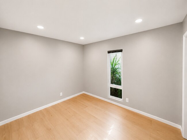 Building Photo - 2223 Buena Vista Ave