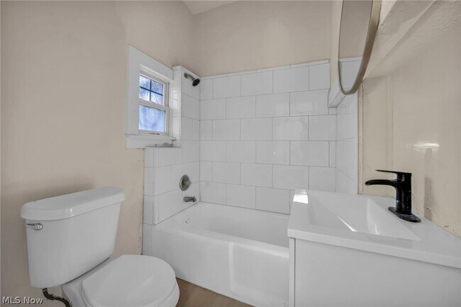 Building Photo - 2049 W 85th St