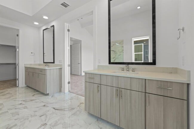 Building Photo - 6121 Sendero Hills Pkwy