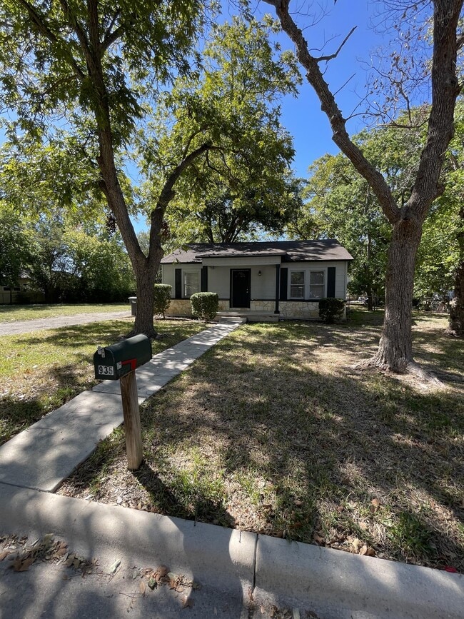 Building Photo - 935 Allen Ave