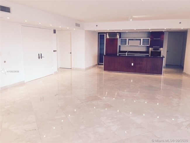 Building Photo - 17201 Collins Ave