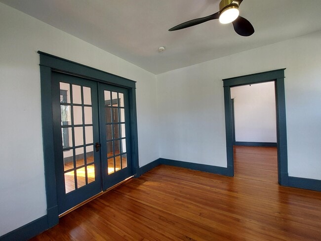 Building Photo - 203 Riverside Dr