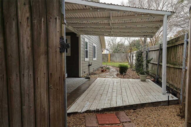 Building Photo - 8705 Clearbrook Trail