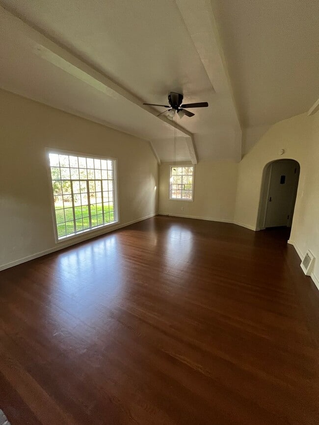 Building Photo - Charming 3 Bedroom 1.5 Bath Rural Tudor Revival Home