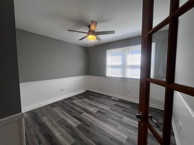 Building Photo - 516 Lincoln Ln