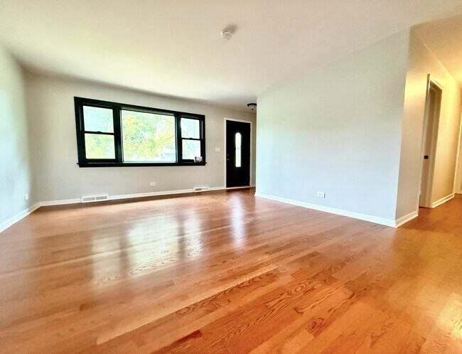 Building Photo - 307 S Pierce Ave