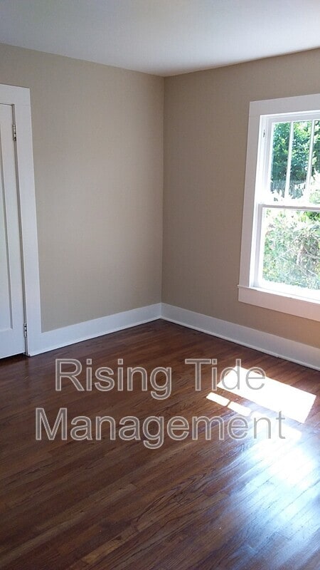 Building Photo - 123 Vines Ave