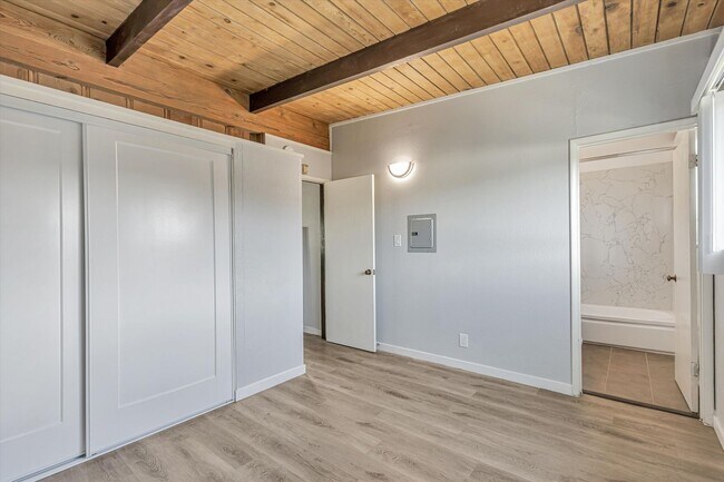 Building Photo - 2nd Floor 1Bed/1Ba Unit in El Cerrito - Remodeled and Comes with 1 Car Parking Space