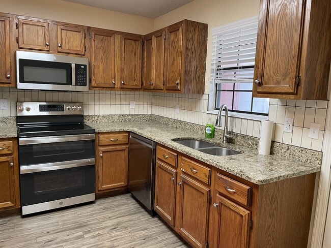 Building Photo - 4402 S Caraway Rd