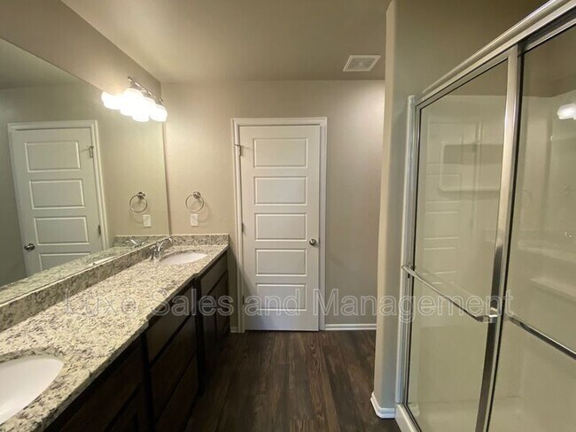 Building Photo - 749 SW 14th St