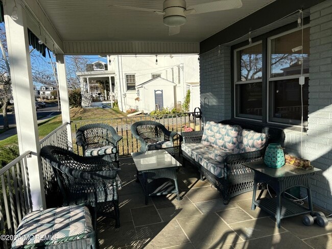 Building Photo - 206 Beach Ave