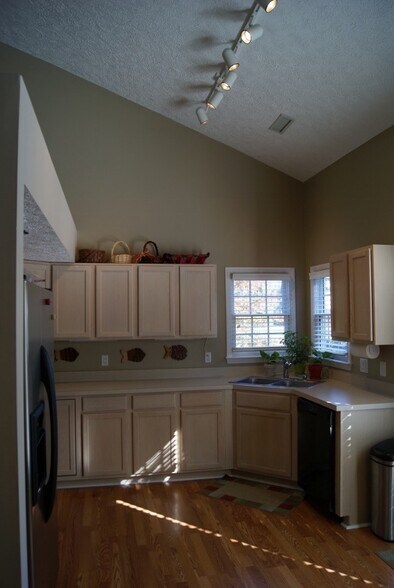Building Photo - 5103 Bridgewood Dr
