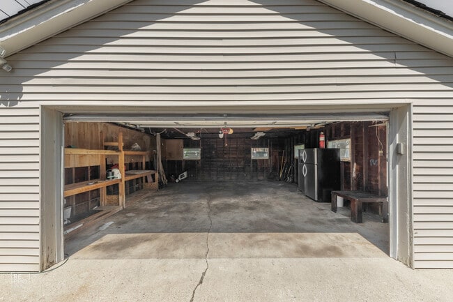 Building Photo - 874 Fairfield Ave