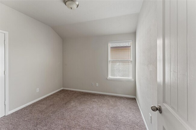 Building Photo - 8014 Oxbow Manor