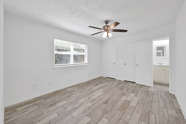 Building Photo - 3 W Woodtimber Ct