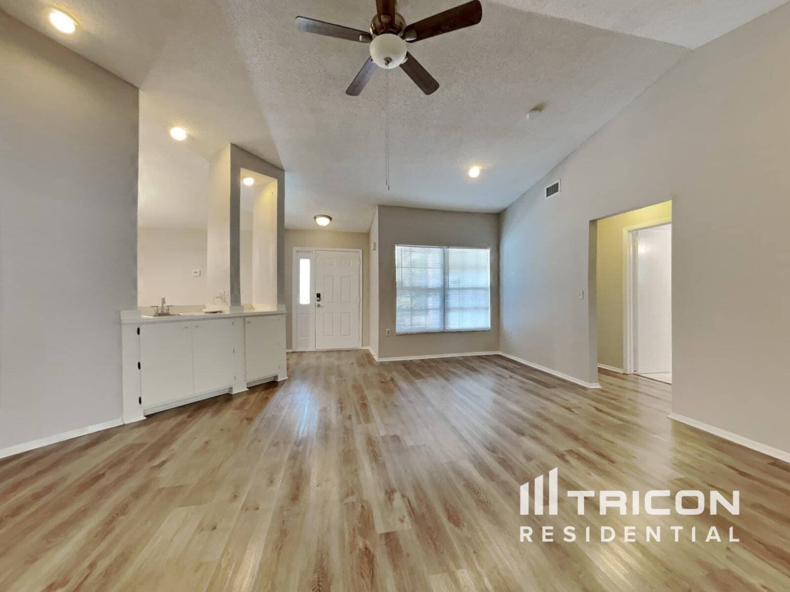 Building Photo - 1203 70th Dr E