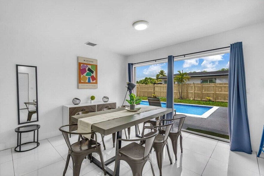 Building Photo - 7061 Coolidge St