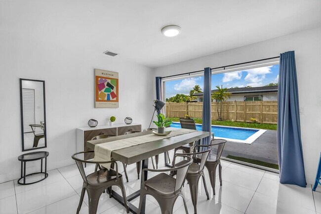 Building Photo - 7061 Coolidge St