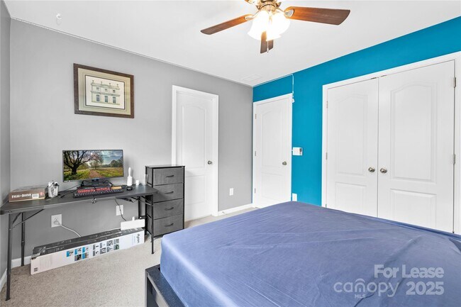 Building Photo - 5829 Dinsmore Ln