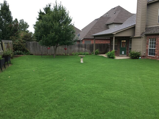 Building Photo - 4201 W Kent St