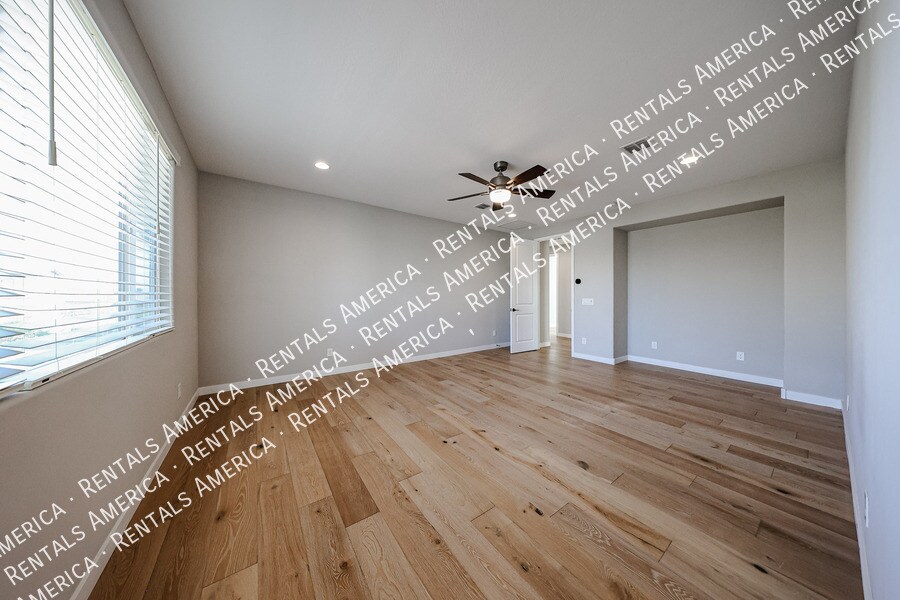 Building Photo - 1726 W Jeanine Dr
