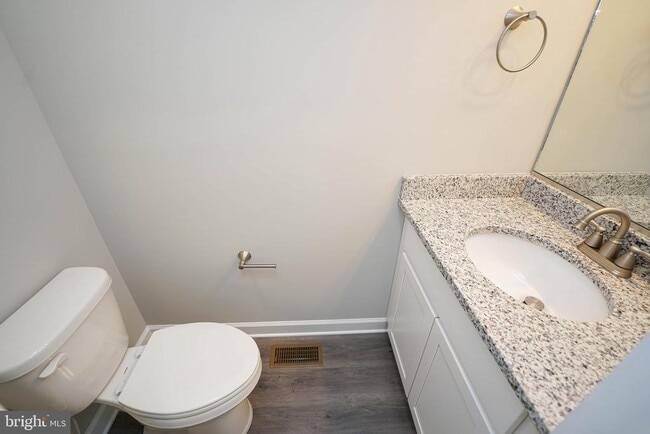 Building Photo - 621 Cedar St