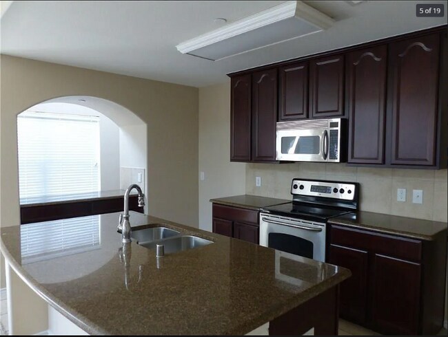 Building Photo - 5405 Crimson Oaks Dr