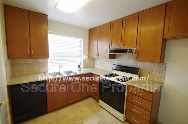 Building Photo - 31555 Lindero Canyon Rd