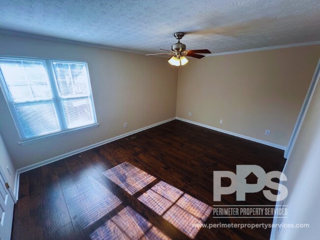 Building Photo - 2950 Lexington Trace Dr